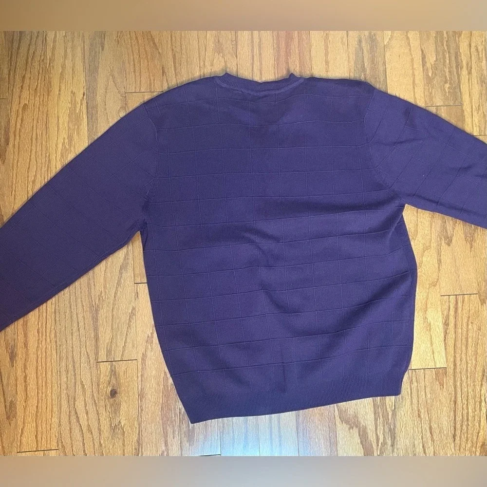 Van Heusen- Men's Purple V-Neck Sweater‎ Size M